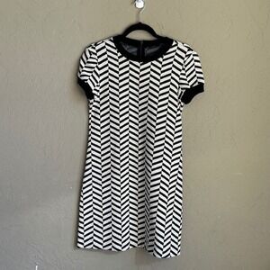 Zara‎ Woman Dress Chevron Print Short Sleeve Black Off White Small